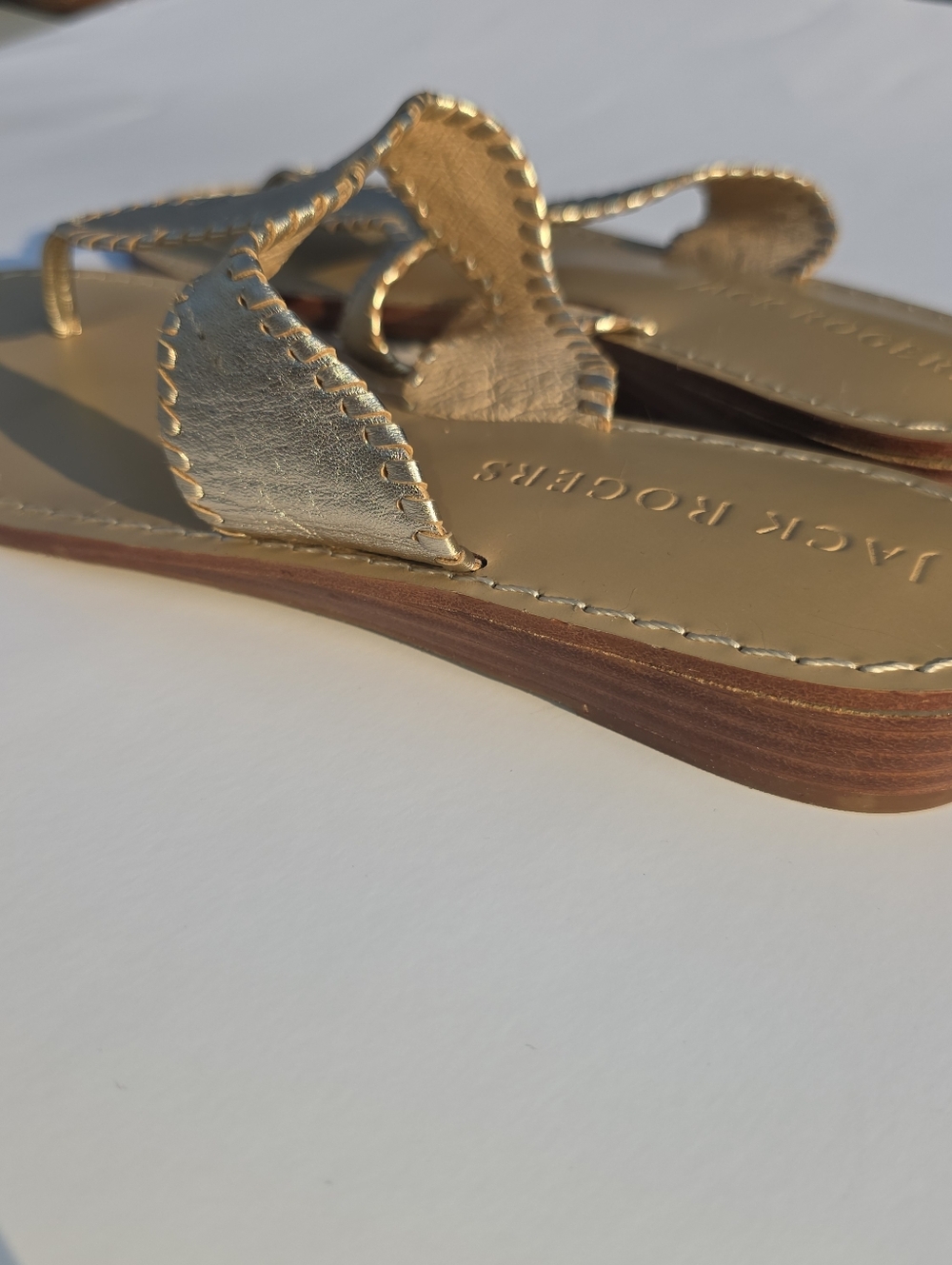 Jack Rogers Metallic Gold Leather Thong Sandals WhipStitch Flats Summer Size 10 - Picture 2 of 4